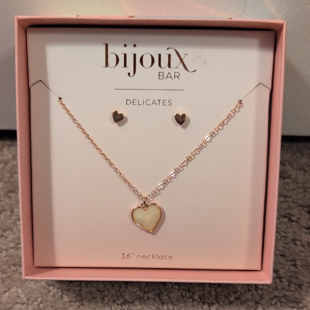 Bijoux Elegant Gold Heart Necklace And Earring Set Nwt